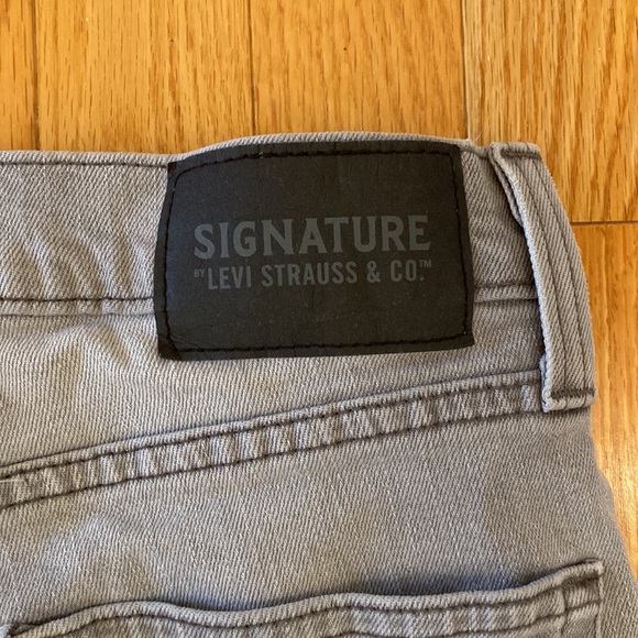 Levi’s Signature 29x30 Grey Jean - Picture 4 of 6